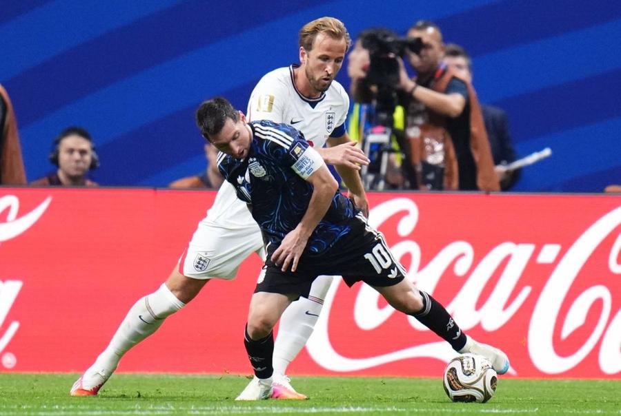 Harry Kane și Lionel Messi, în Anglia - Argentina / Foto: Imago Images Donald Trump a luat-o pe urmele lui Becali: a criticat tactica lui Thomas Tuchel! » „Este un atacant fantastic, atunci de ce să-l pui în apărare?”
