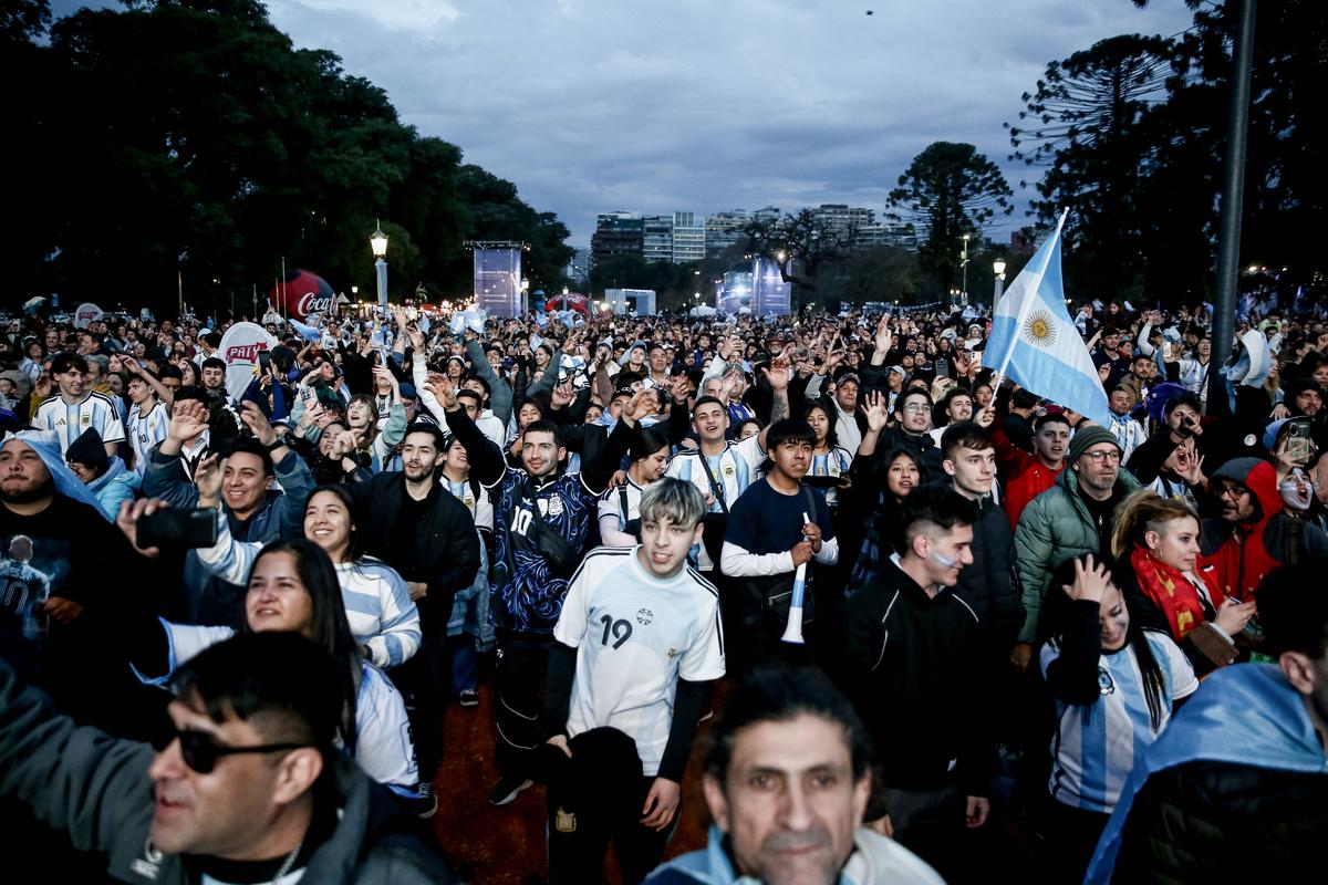 S-a declanșat nebunia la Buenos Aires » Fanii argentinieni au sărbătorit toată noaptea victoria în fața Angliei