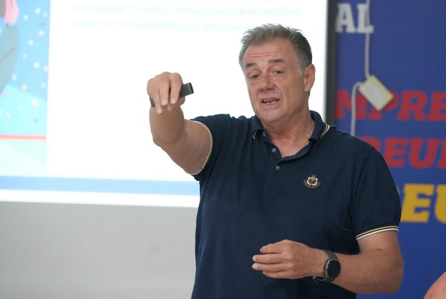 SCANDAL în ședința CCA » Scoși vinovați de Vassaras la Dinamo - FCSB: „Kovacs a arbitrat foarte bine, dar l-ați încurcat voi!”
