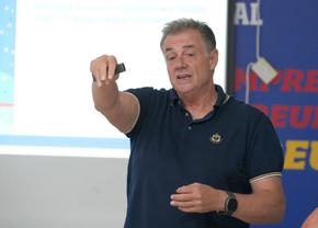 Noile reguli impuse schimbă modul în care se joacă meciurile din Superligă! Kyross Vassaras i-a anunțat pe jucători ce riscă