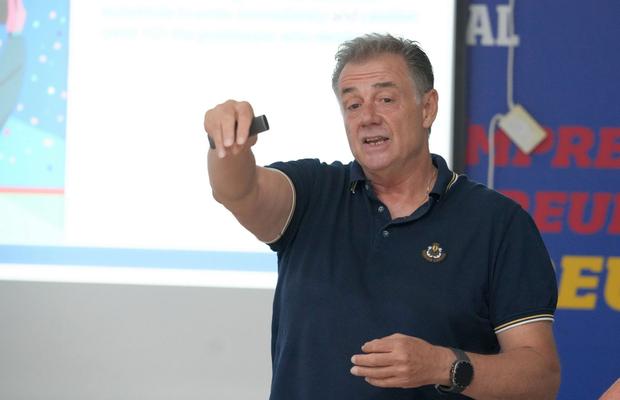 Noile reguli impuse schimbă modul în care se joacă meciurile din Superligă! Kyross Vassaras i-a anunțat pe jucători ce riscă