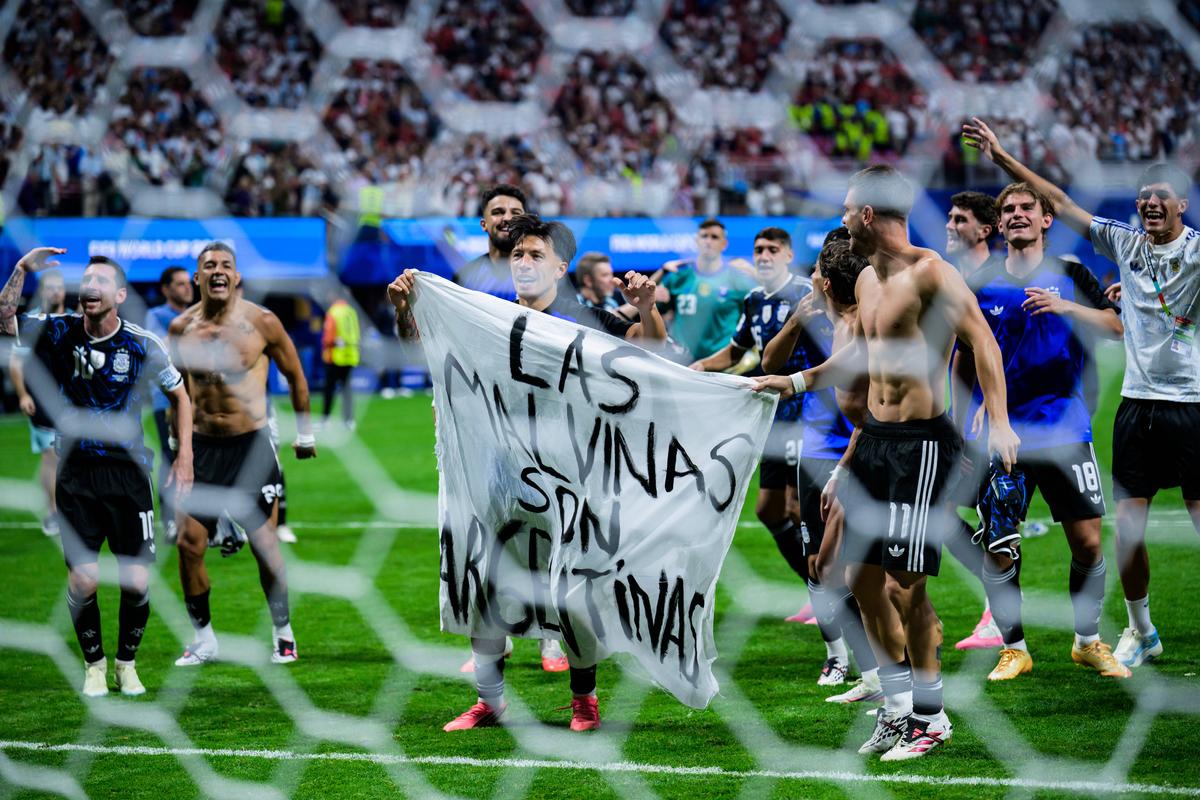 Bannerul afișat de Giovani Lo Celso după Anglia - Argentina