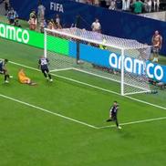 Minutul 85 - După golul de 1-1, Romero merge „glonț” la Pickford și se bucură ostentativ, strigându-i în față portarului englez.