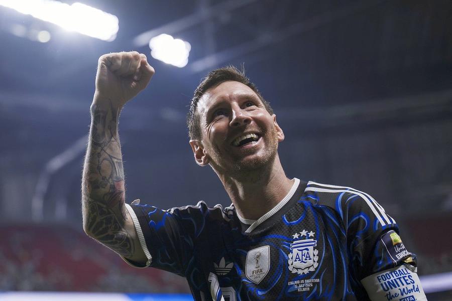 „Multă lume mă înjură” » Jurnalistul român care votează pentru Balonul de Aur: „Unde îl clasez pe Leo Messi în topul meu?”