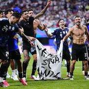 Bannerul afișat de Giovani Lo Celso după Anglia - Argentina // foto: Imago Images