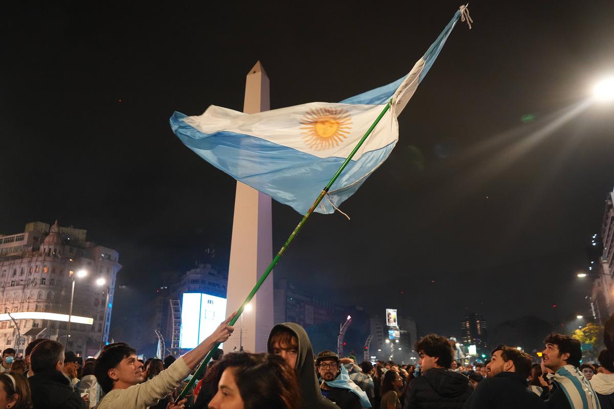 S-a declanșat nebunia la Buenos Aires » Fanii argentinieni au sărbătorit toată noaptea victoria în fața Angliei