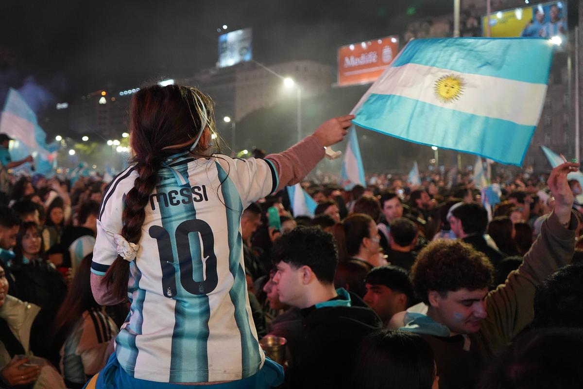 S-a declanșat nebunia la Buenos Aires » Fanii argentinieni au sărbătorit toată noaptea victoria în fața Angliei