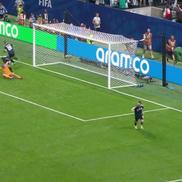 Minutul 85 - După golul de 1-1, Romero merge „glonț” la Pickford și se bucură ostentativ, strigându-i în față portarului englez.