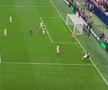 Minutul 48 - În cădere, Messi îl apucă de gât pe Jude Bellingham și îl doboară pe adversar.