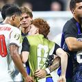 Jude Bellingham i-a tras o palmă peste ceafă lui Valentin Barco/ Foto: Imago