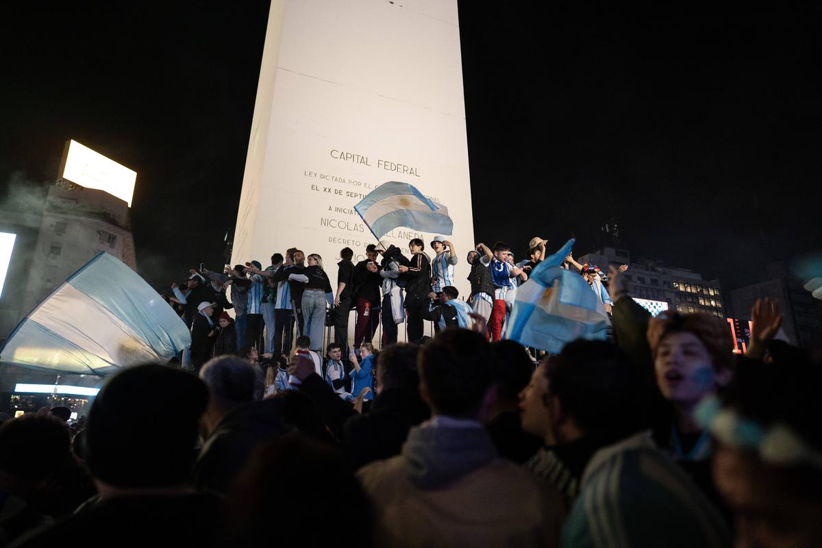 S-a declanșat nebunia la Buenos Aires » Fanii argentinieni au sărbătorit toată noaptea victoria în fața Angliei