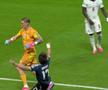 Minutul 14 - Împins de Pickford, Giuliano Simeone îi dă peste picioare în cădere.