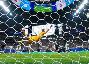 Scandal între englezi » Bellingham, reproș pentru Pickford: „E pe mijlocul porții!”