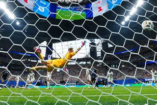 Scandal între englezi » Bellingham, reproș pentru Pickford: „E pe mijlocul porții!”
