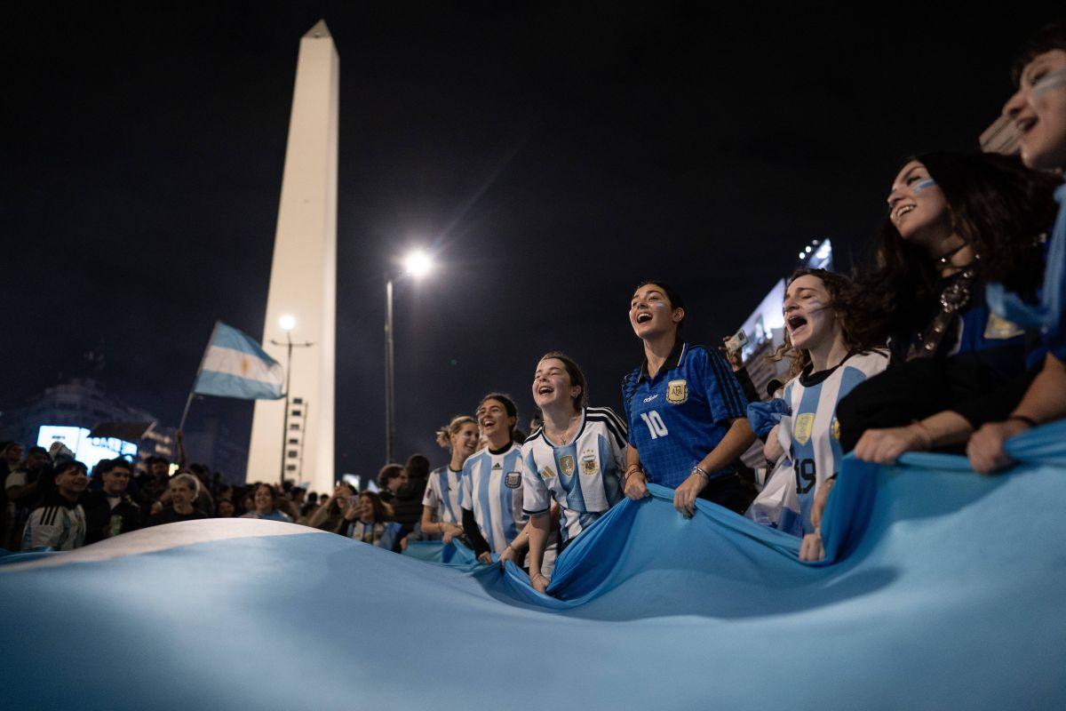 S-a declanșat nebunia la Buenos Aires » Fanii argentinieni au sărbătorit toată noaptea victoria în fața Angliei