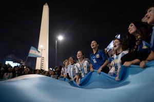 S-a declanșat nebunia la Buenos Aires » Fanii argentinieni au sărbătorit toată noaptea victoria în fața Angliei