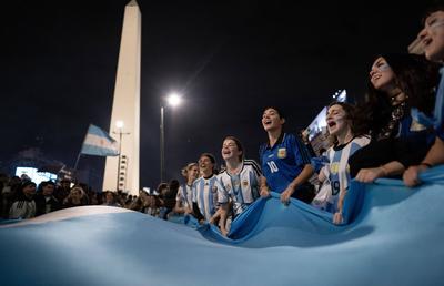 S-a declanșat nebunia la Buenos Aires » Fanii argentinieni au sărbătorit toată noaptea victoria în fața Angliei