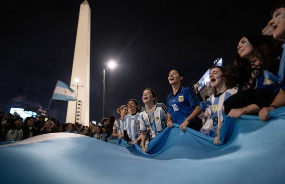 S-a declanșat nebunia la Buenos Aires » Fanii argentinieni au sărbătorit toată noaptea victoria în fața Angliei