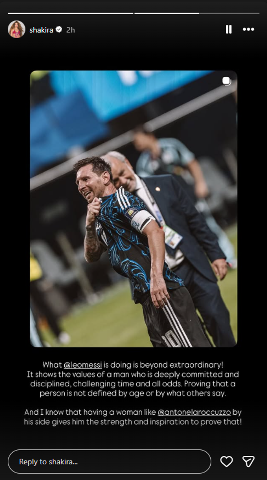 Shakira, cuvinte de laudă pentru Messi și Antonela // Captură foto: Instagram Shakira „se predă” în fața lui Messi: „A avea o femeie precum Antonela Roccuzzo alături...”