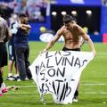 Giovani Lo Celso, afișând pânza cu mesajul despre Insulele Malvine // foto: Imago Images