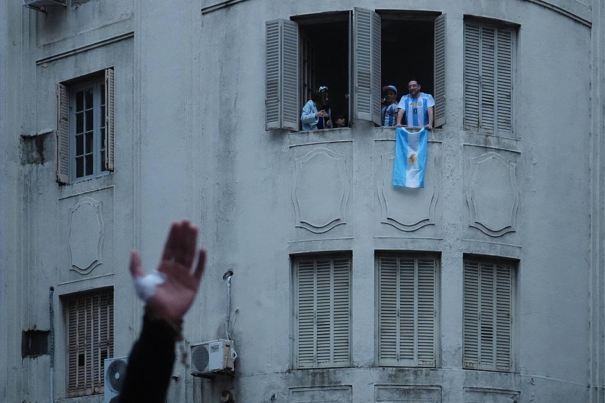 S-a declanșat nebunia la Buenos Aires » Fanii argentinieni au sărbătorit toată noaptea victoria în fața Angliei