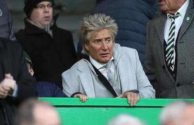 CELTIC - CFR CLUJ // Nu mai plânge, Rod Stewart! Cum suferă legenda rock după meciul Celtic – CFR 3-4