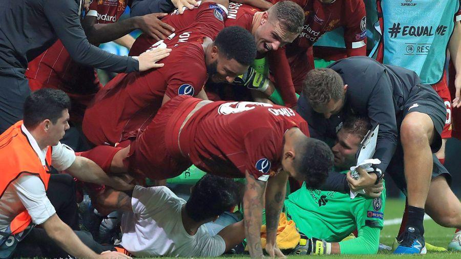 Incredibil! Liverpool își poate pierde și al doilea portar » A fost accidentat de un fan!