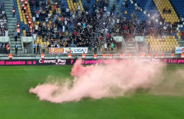 CHINDIA TÂRGOVIȘTE - DINAMO // VIDEO Ultrașii din PCH au oprit din nou meciul! Ce s-a întâmplat la Ploiești