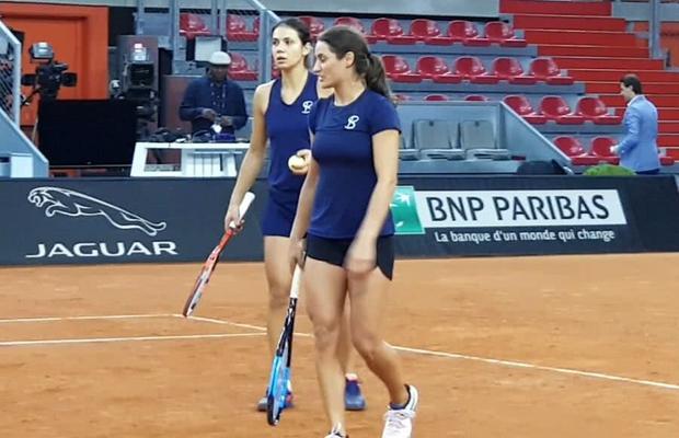 Raluca Olaru și Monica Niculescu, înfrângere clară în finala turneului de la Praga! Au câștigat doar 4 game-uri în fața perechii Lucie Hradecka/Kristyna Pliskova