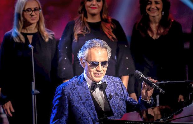 VIDEO EXCLUSIV Gafă uluitoare dezvăluită de un jucător din Liga 1: „A zis: «Dacă e frumoasă, de ce să nu ies cu Andrea Bocelli? Arată-mi o poză!»” 