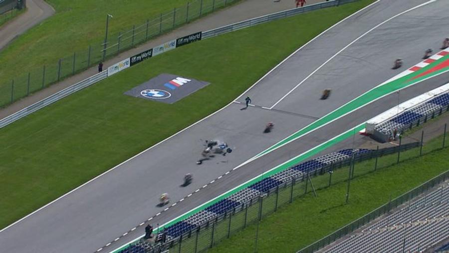 FOTO Accidente groaznice în Moto2 și MotoGP! Valentino Rossi a trecut printr-o experiență soră cu moartea!