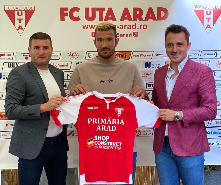 Alex Benga, alături de Laszlo Balint (stânga) și Bogdan Apostu (dreapta) UTA nu glumește! Și-a betonat lotul cu încă două transferuri importante