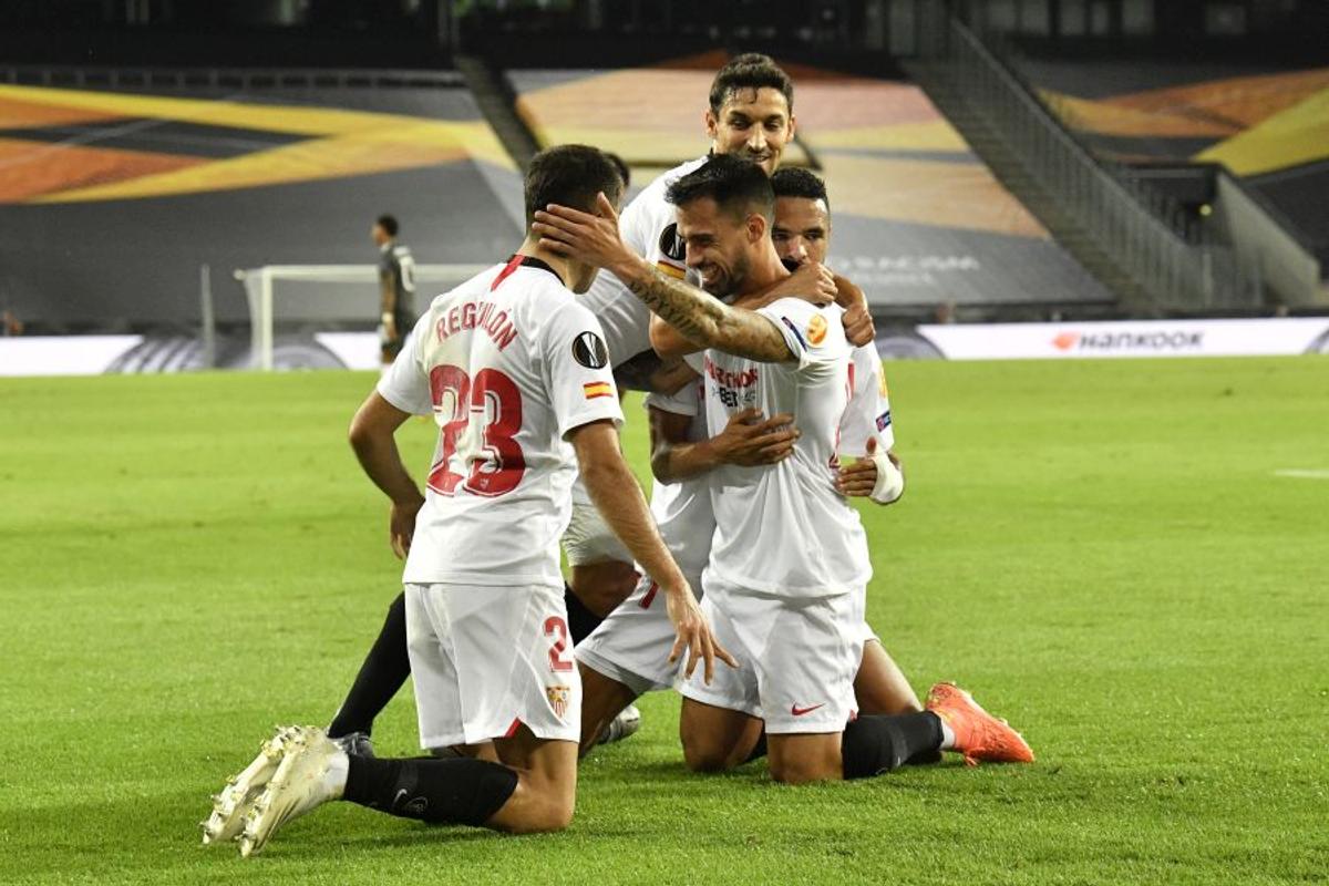 Ironii pentru cel mai scump fundaș din istorie, după semifinala Europa League: „No look defending”