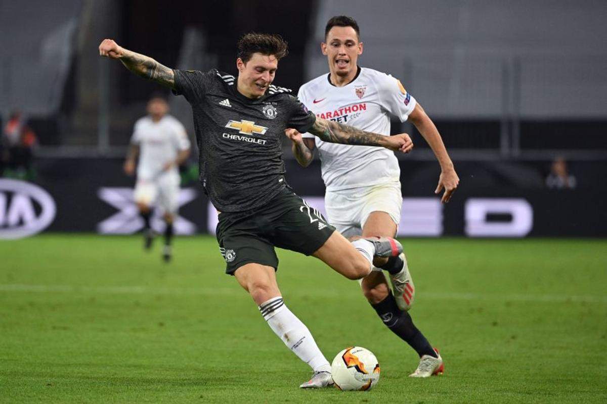 Ironii pentru cel mai scump fundaș din istorie, după semifinala Europa League: „No look defending”