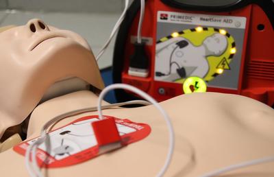 De câte tipuri sunt defibrilatoarele cardiace?