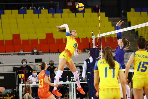 Adelina Ungureanu și coechipierele trebuie să pună 