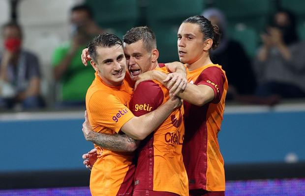 Giresunspor - Galatasaray » Nebunie! Cicâldău, gol la debut! Apoi a sărit să despartă doi colegi aflați la un pas de bătaie