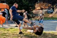 Scene revoltătoare la meciul Dinamo - Oțelul » Ultrașii și-au împărțit pumni și picioare