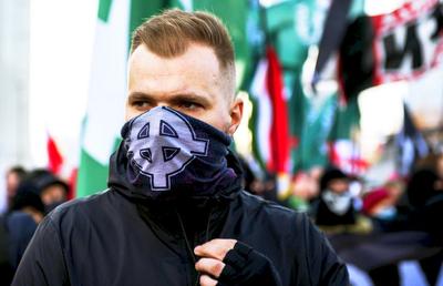 Exces de zel de la UEFA? Un alt banner din galeria FCSB poate fi interpretat ca rasist. Dar e corect să o facem?
