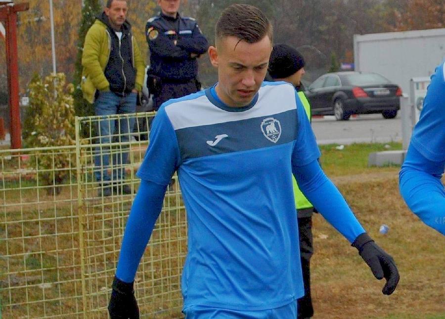 Alexandru Ișfan, în perioada în care era împrumutat la Bascov/ Sursă foto: Facebook A vrut să lase fotbalul pentru Poliție! Povestea neștiută a jucătorului dorit de granzii Ligii 1: „L-am găsit cu geanta în mână, voia s-o predea la magazie”