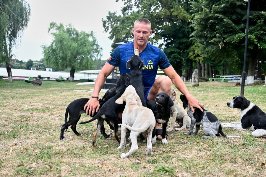 Cătălin și patrupedele de care are grijă FOTO Raed Krishan Canoistul Cătălin Chirilă, dialog sincer înainte de Mondiale: „În cursă este singurul moment în care nu am emoții! Voi lupta cu toate armele să rămân primul”