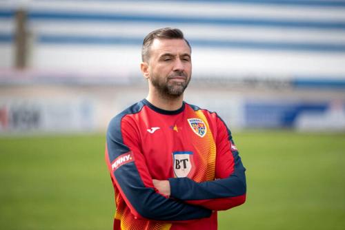 Federația Română de Fotbal a anunțat că fostul internațional Lucian Sânmărtean (43 de ani) este noul secund al lui Daniel Pancu (45 de ani) pe banca selecționatei U21 a României.
Foto: frf.ro