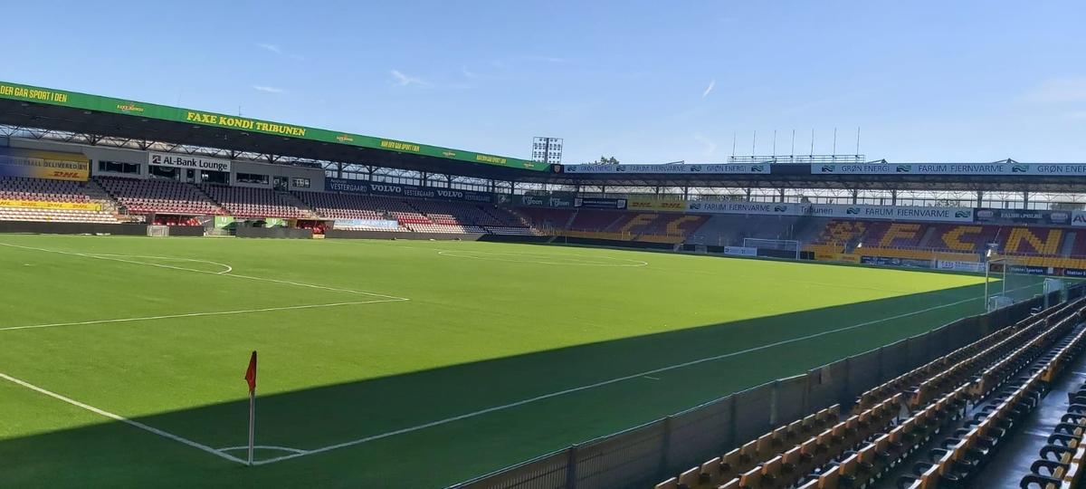 Gazonul lui Nordsjaelland, impecabil » Imagini de pe arena pe care FCSB speră să obțină calificarea în play-off-ul Conference League