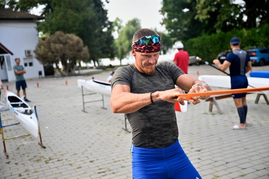 Cătălin Chirilă la încălzire FOTO Raed Krishan Canoistul Cătălin Chirilă, dialog sincer înainte de Mondiale: „În cursă este singurul moment în care nu am emoții! Voi lupta cu toate armele să rămân primul”