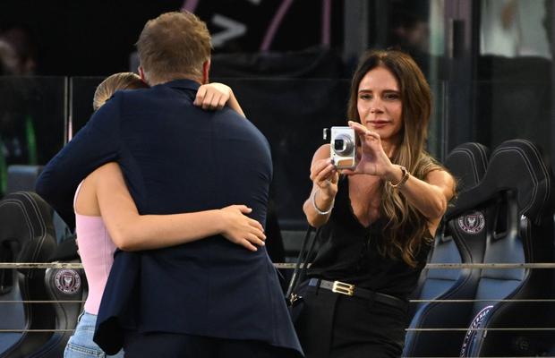Scandal, bătaie și sânge în Miami, de la niște poze făcute lui Lionel Messi » Victoria Beckham și fiica ei au fugit din restaurant