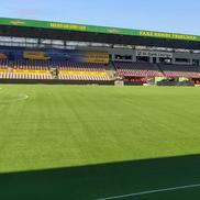 Gazonul arenei lui Nordsjaelland, „Right to Dream Park”, arată impecabil (foto: Marius Mărgărit)