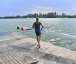 Cătălin Chirilă și canoea sa care nu trebuie să cântărească mai mult de 14 kg FOTO Raed Krishan