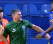 Scene incredibile în Superligă: antrenorul l-a smucit după ce a luat „roșu”!