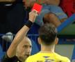 Scene incredibile în Superligă: antrenorul l-a smucit după ce a luat „roșu”!
