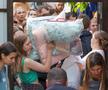 Oamenii evacuați din Kursk, la coadă pentru a primi ajutoare umanitare / Sursă foto: Imago Images